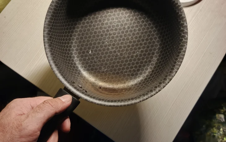 Ковш с крышкой антипригарный 2 л